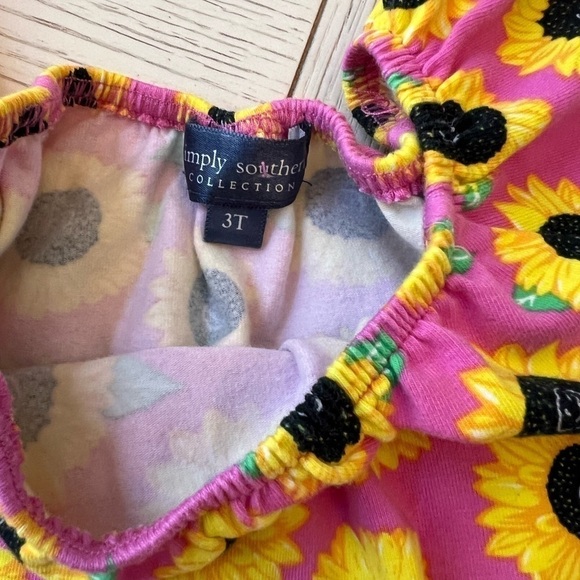 Simply Southern size 3T toddler 2 piece sunflower w/ black and white stripes set - Picture 3 of 7